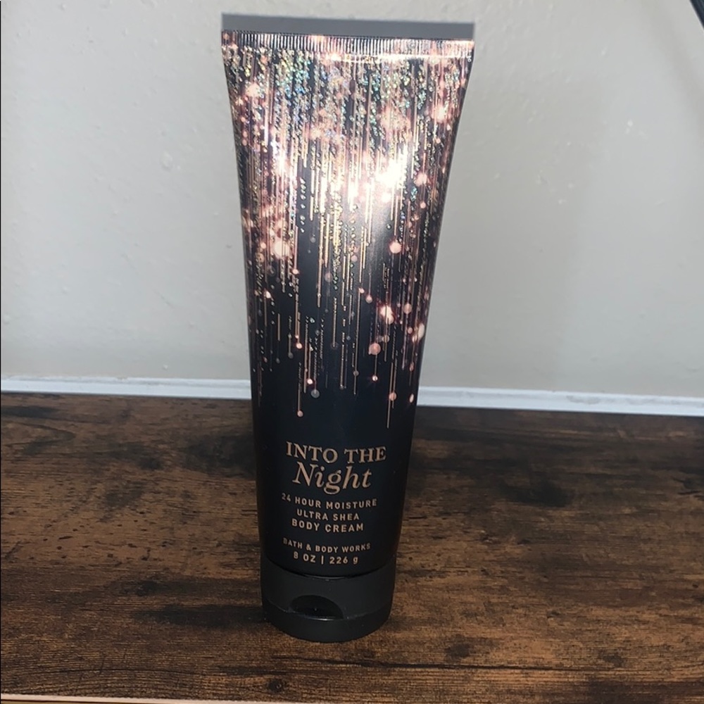 Bath & body works into the night body cream